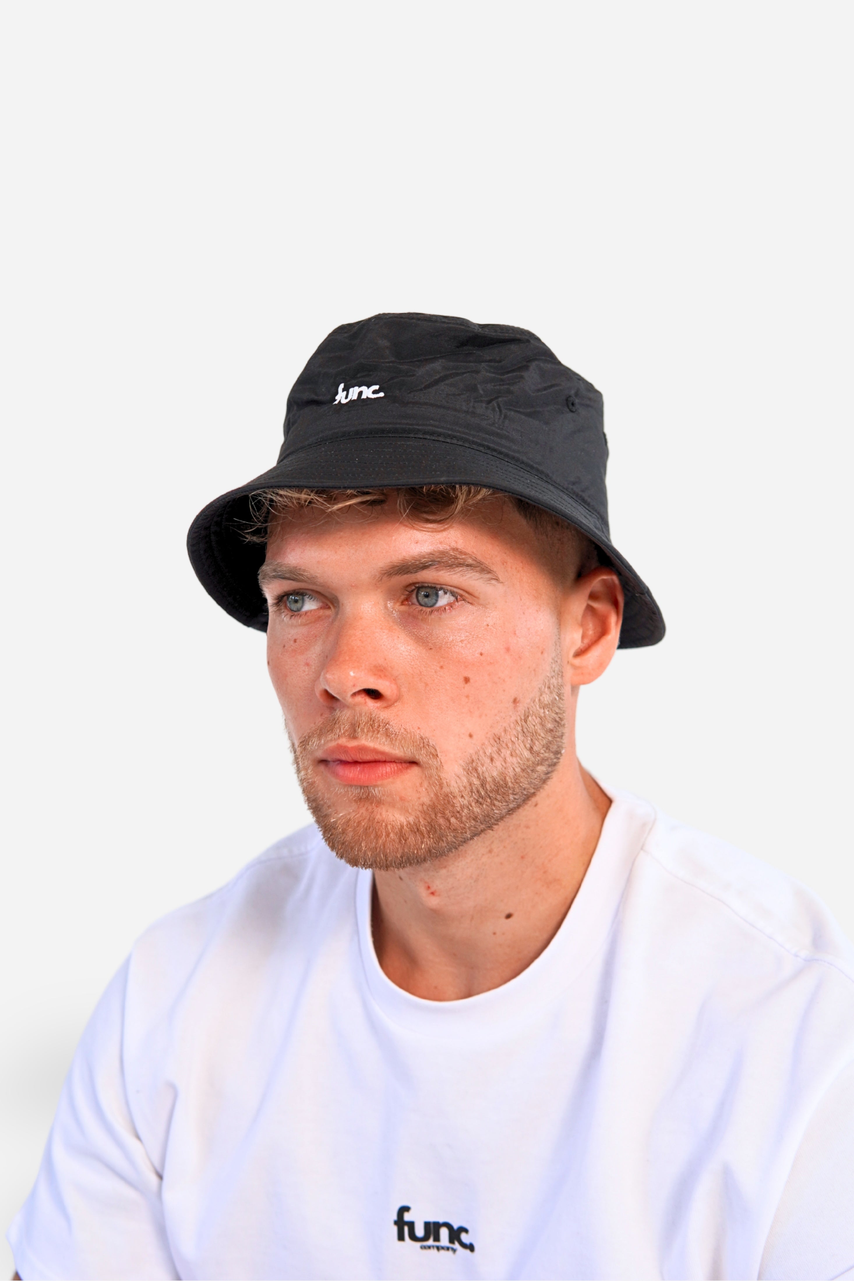 bucket hat | black / white