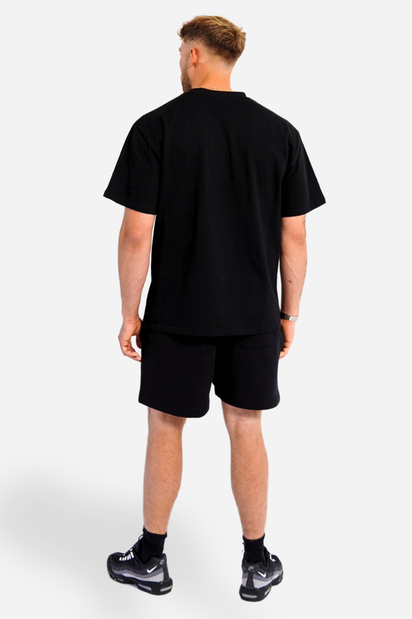 relax shorts | solid black / white