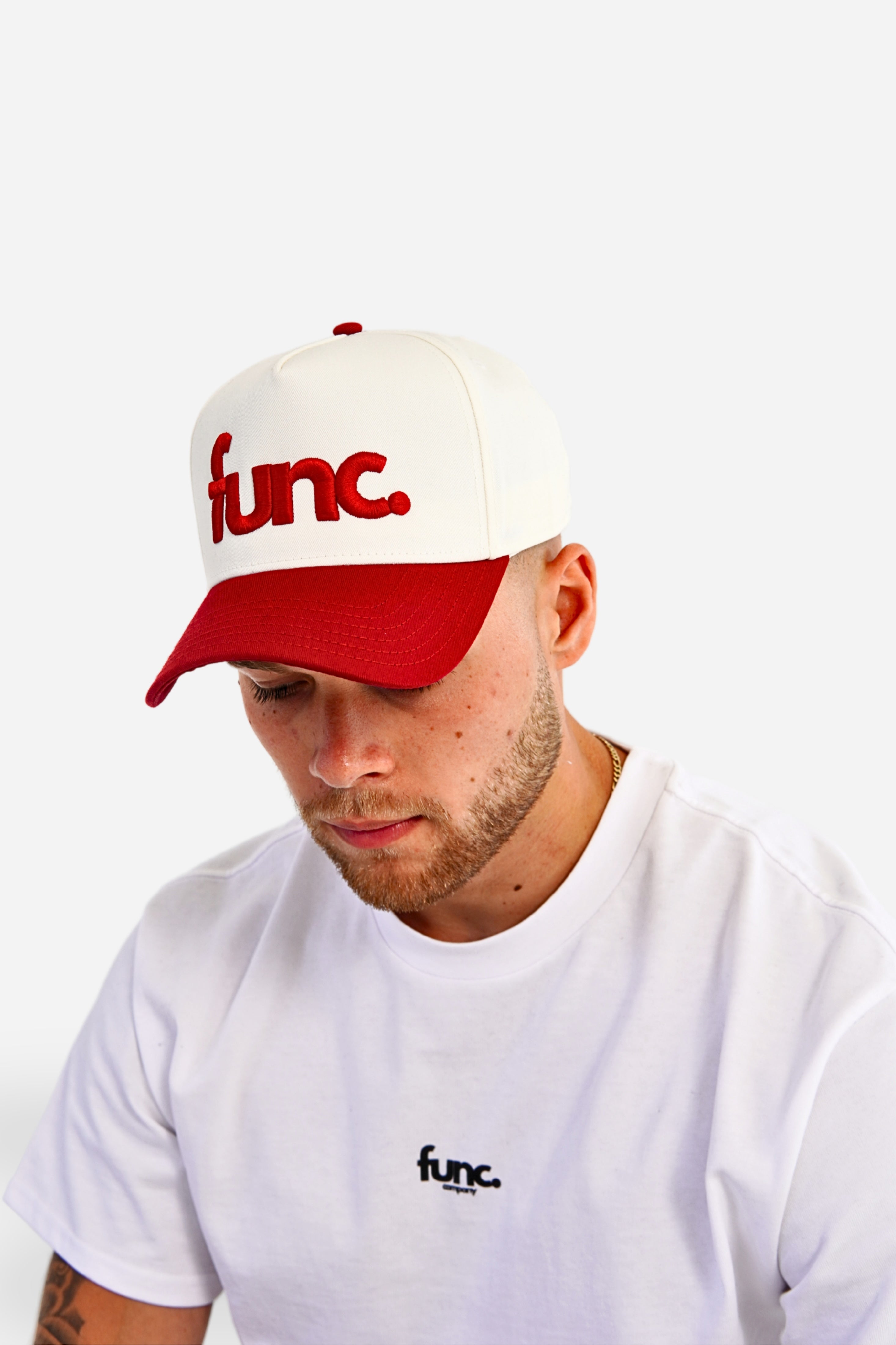 two-tone frame cap | natural / cardinal