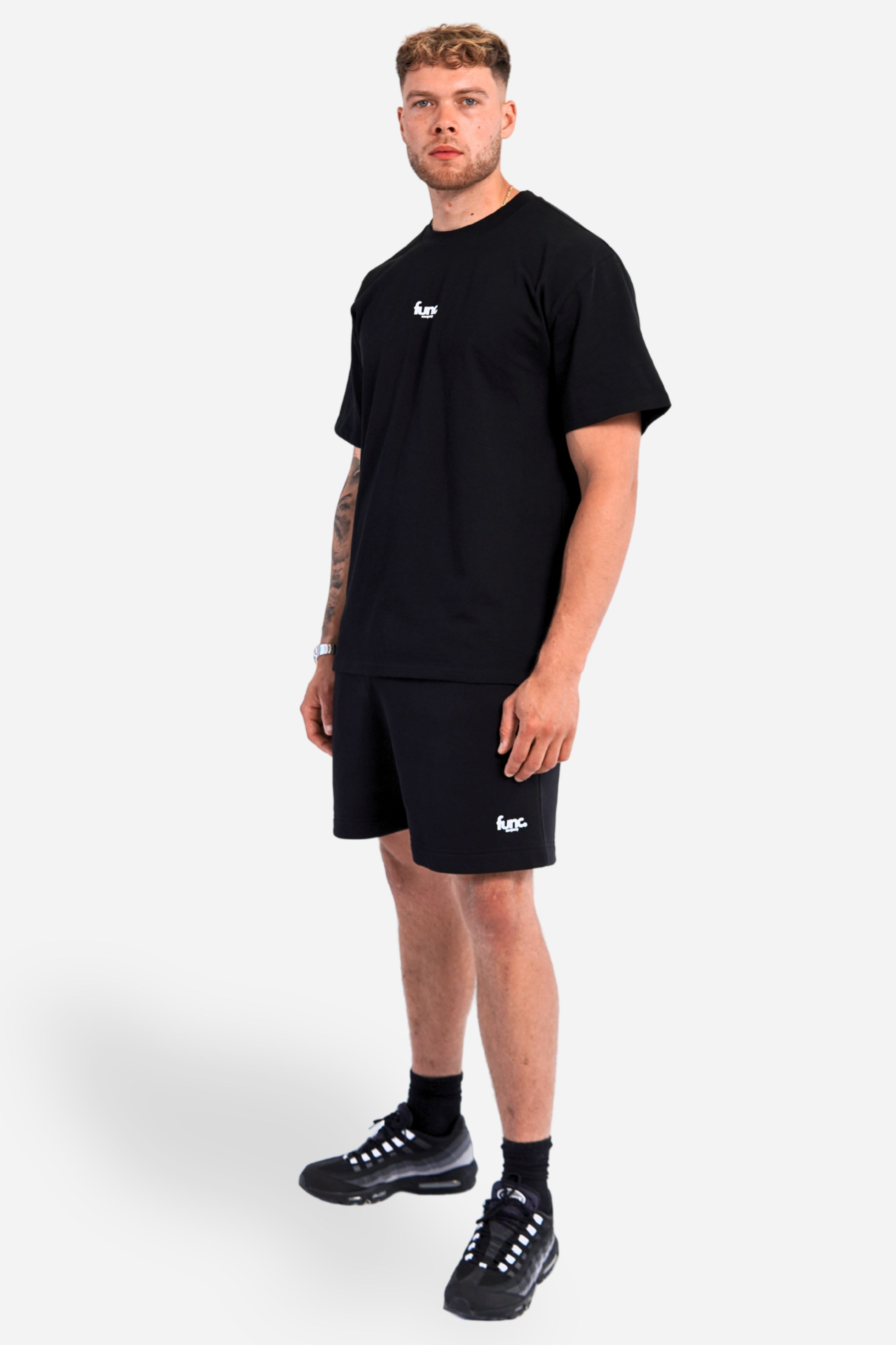 heavy tee | black / white