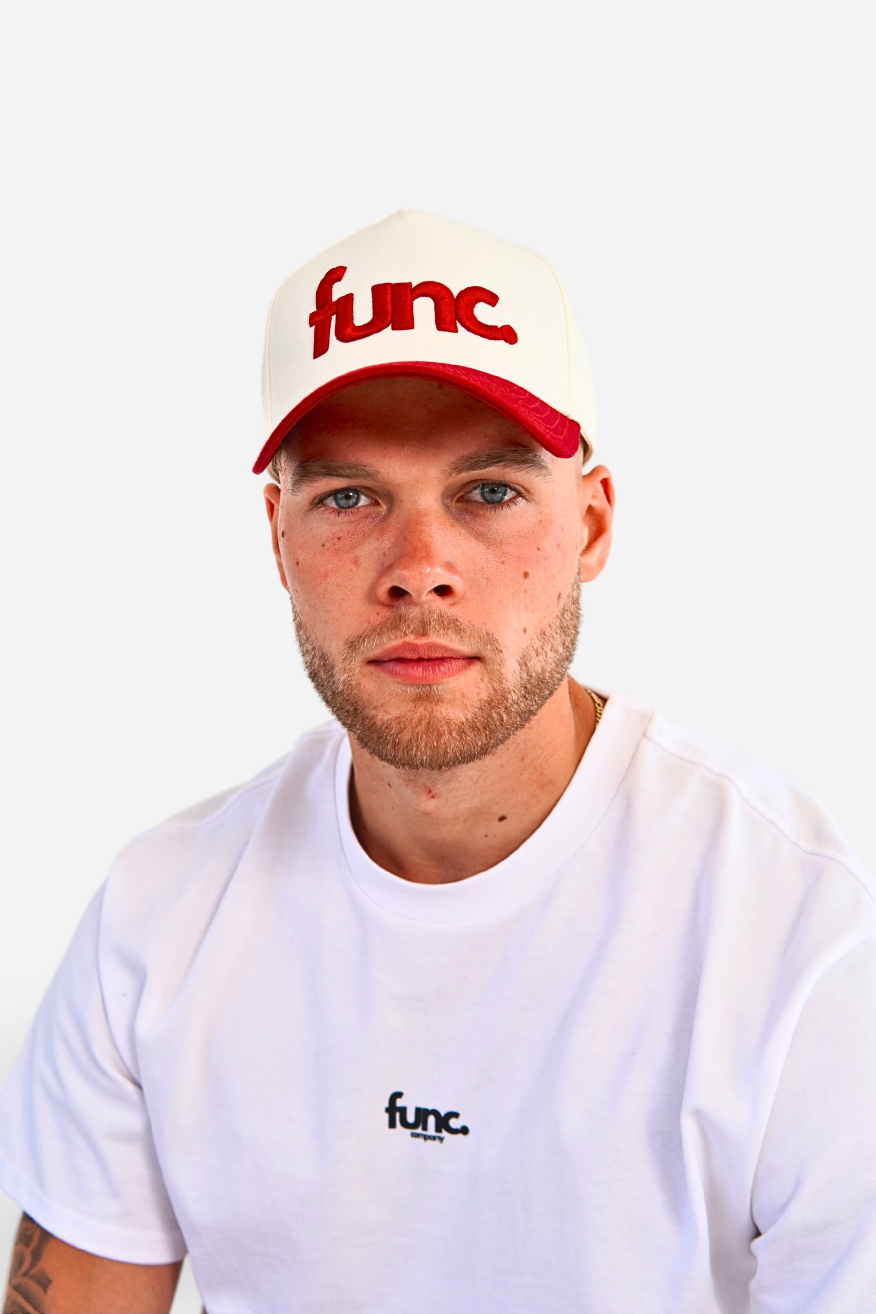 two-tone frame cap | natural / cardinal